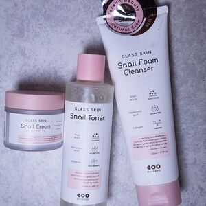 Snail Foam Cleanser - Pink and White